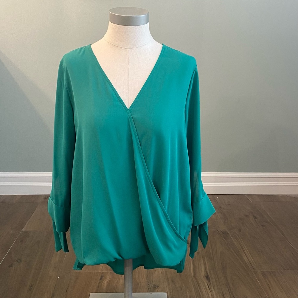 WEST KEI for STITCH FIX - tie sleeve high/low blouse - green - size L